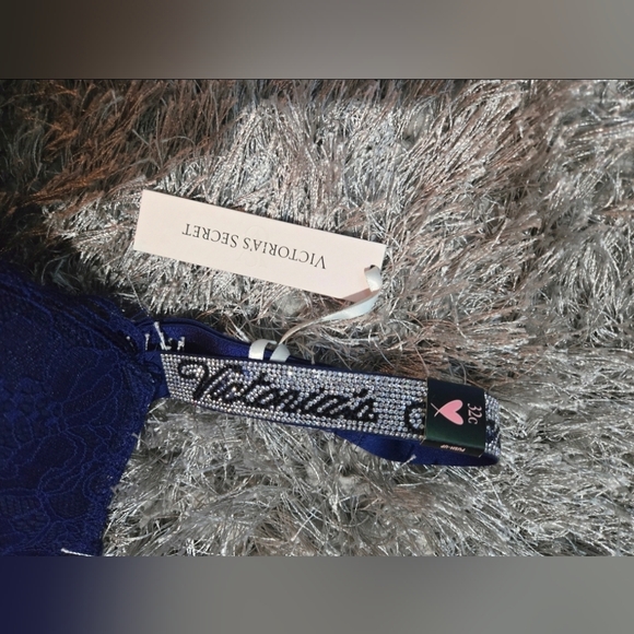 Victoria's Secret Navy Lace Bra and Panty Set - Picture 4 of 5